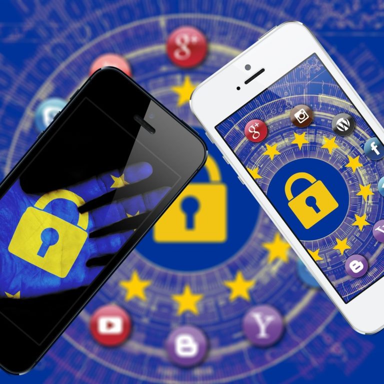 Zwei Smartphones mit einem Schloss-Symbol und europäischen Sternen im Hintergrund.